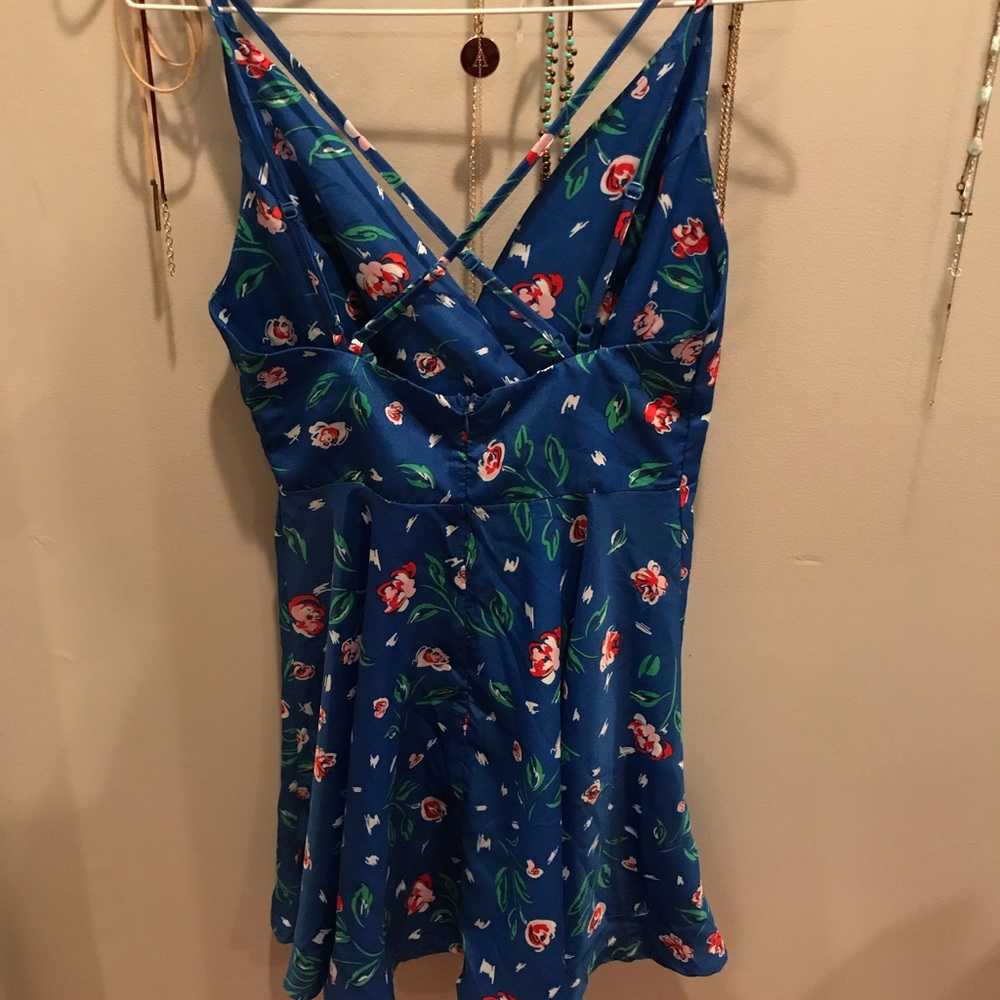Dress - Picture 3 of 4